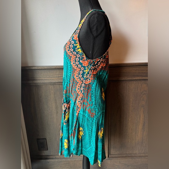Sleeveless Teal and Orangehippe boho elephant Patterned Dress - Picture 4 of 9